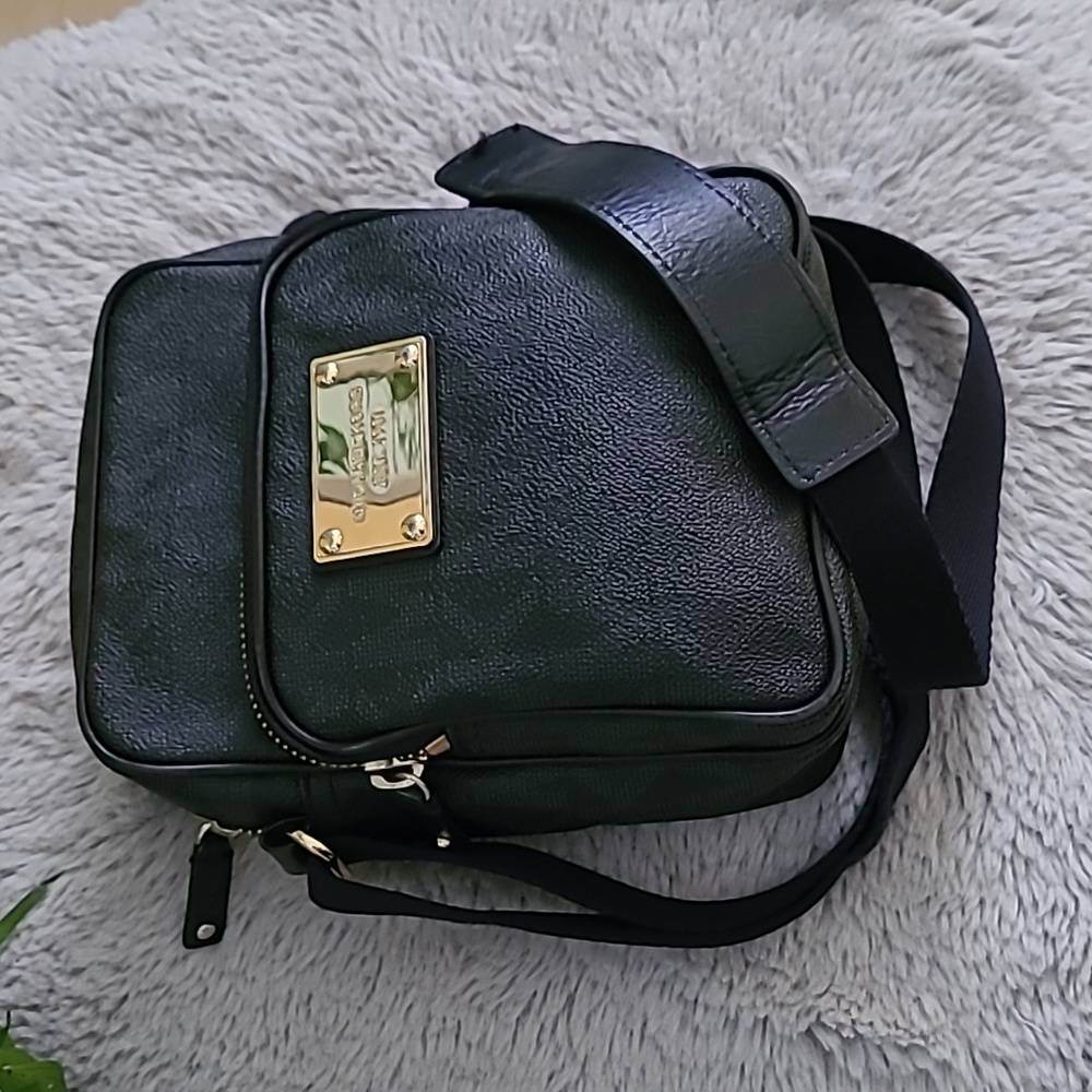 Michael Kors Leather Messenger Bag ❤️ - Picture 8 of 8